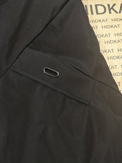 Rückansicht des warm gefütterten Herrenparkas