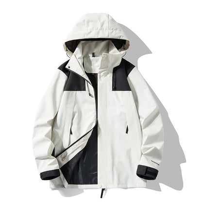 Weiße Outdoor-Jacke mit Kapuze, schwarzem Schulterdesign und Reißverschluss. Wetterfest, ideal für Wandern und Trekking. Hochwertige Funktionsjacke.