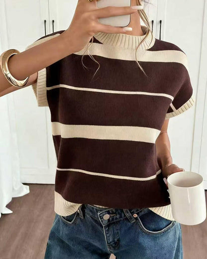 Gestreifter Kurzarm-Pullover mit kurzen Ärmeln im Detail