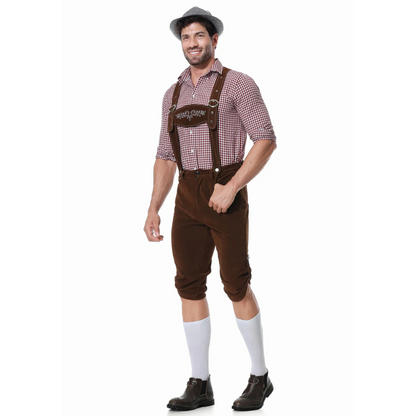 Mann in traditioneller bayerischer Tracht mit Lederhose, kariertem Hemd und Hut. Oktoberfest Mode, deutsche Kultur, Trachtenmode.