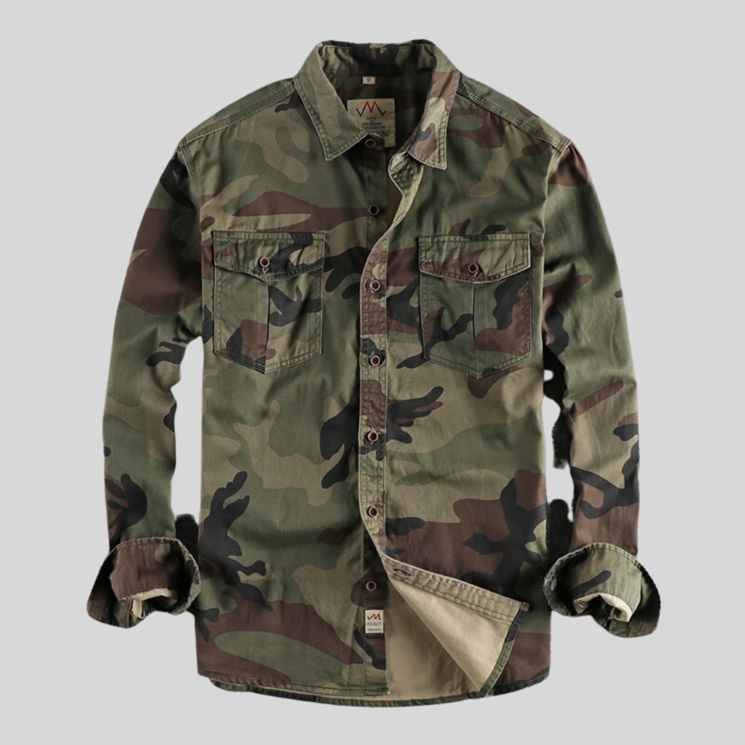 Camouflage-Hemd für Herren, langärmlig, mit Knopfleiste und Brusttaschen, ideal für Outdoor-Aktivitäten und Freizeitmode.