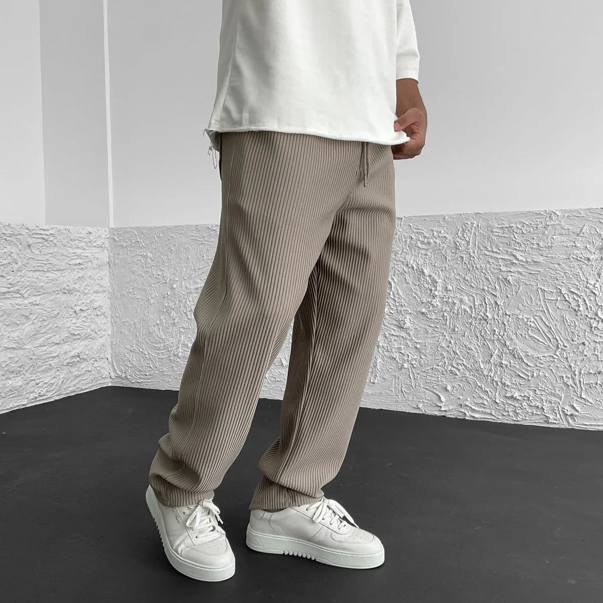 Men's Knitted Trousers in Relaxed Fit with Ribbed Fabric and Adjustable Waistband