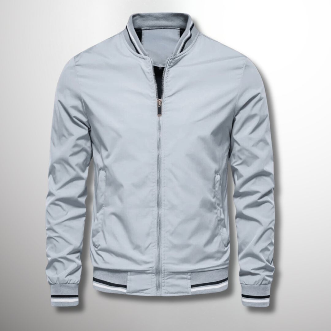 Hellgraue Herren-Bomberjacke mit Reißverschluss, geripptem Kragen und Bündchen. Modische Übergangsjacke, ideal für Frühling und Herbst.