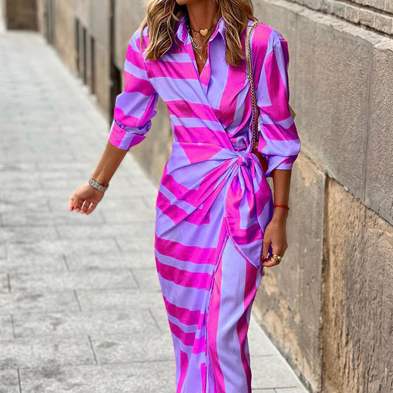 Gestreiftes Damen-Strickjackenkleid Mit Schnürung Und Mittellangem, Geradem Rock – Bedrucktes Design