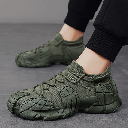 Herren Laufsneaker mit Schnürung, runder Zehenpartie und dicker Sohle