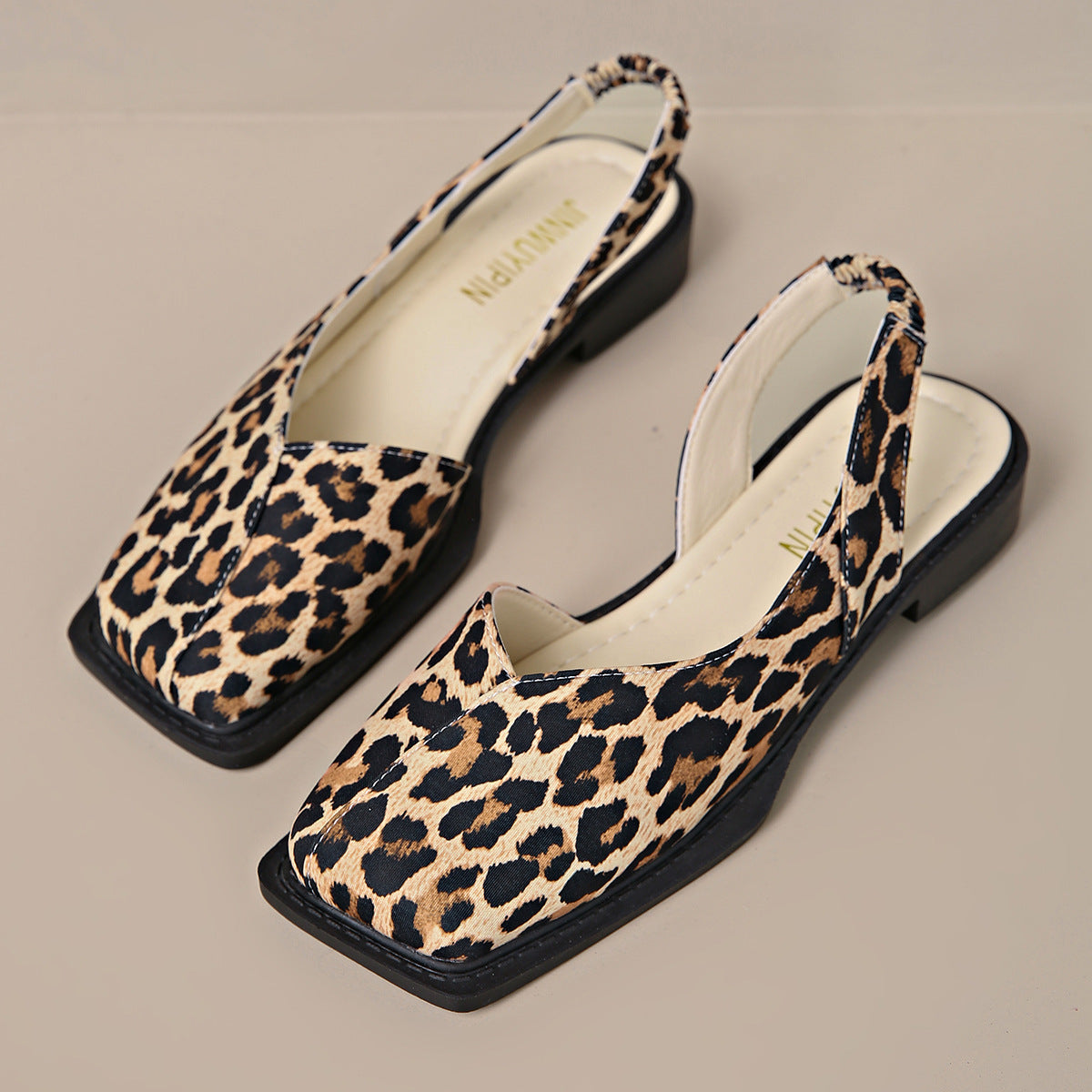 Damen-Sandalen Mit Geschlossener, Eckiger Zehenpartie, Elastischem Riemen Und Flacher Sohle