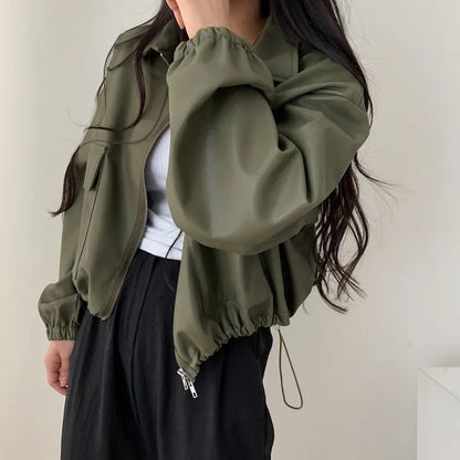 Women's short jacket with lapel collar and zip pockets – transitional style