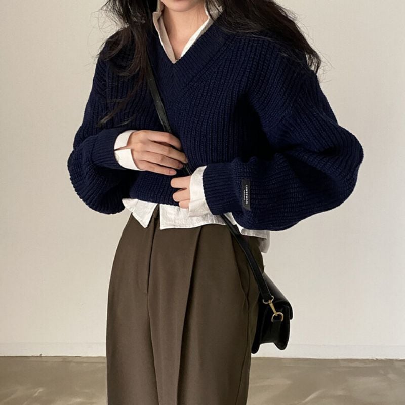 Women's sweater with letter patch and long sleeves