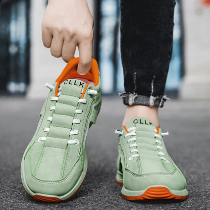 Men's skate shoes with laces, flat sole, and rounded toe cap