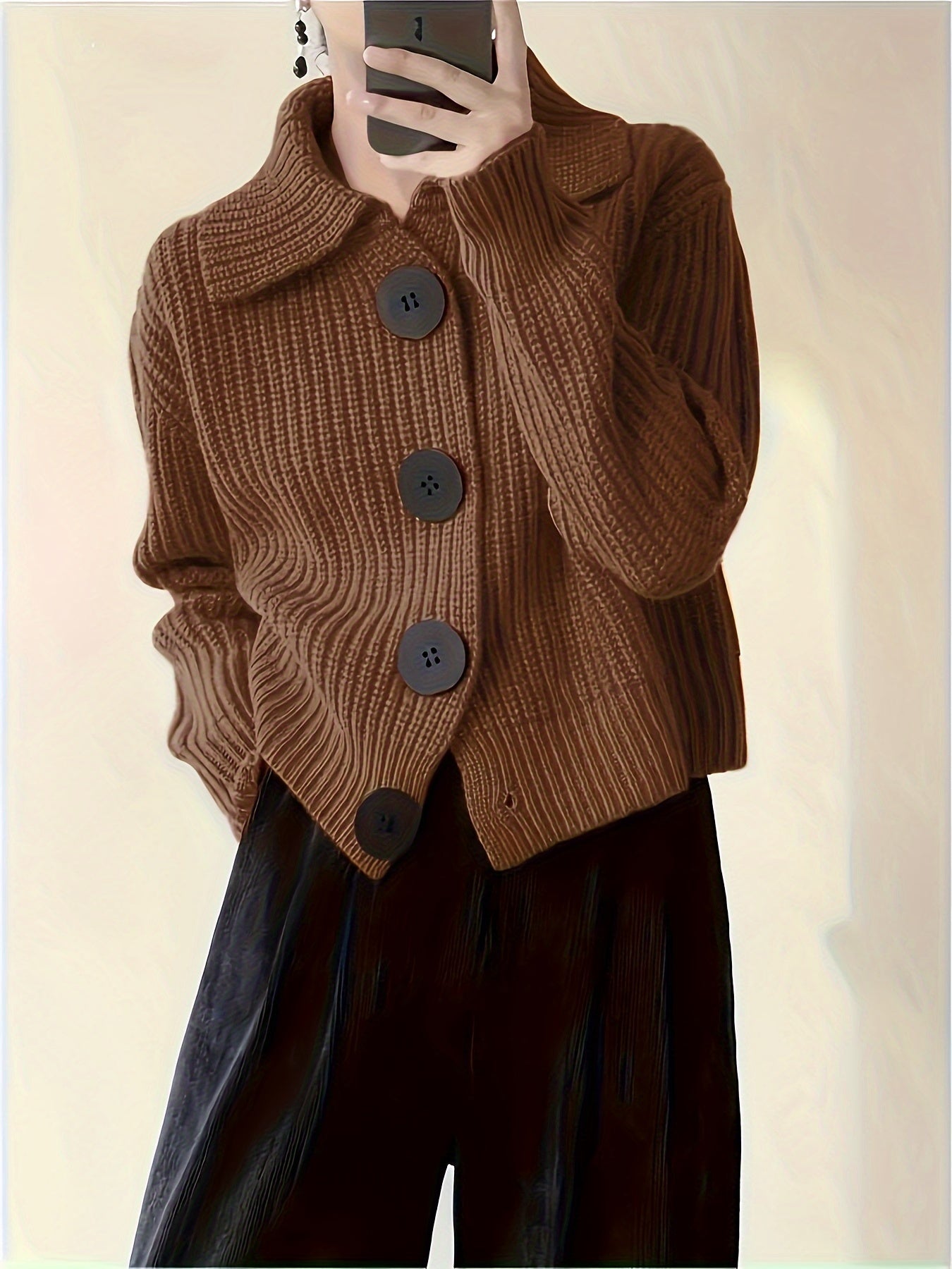 Damen-Strickjacke für den Herbst mit großen Revers und lockerem Schnitt