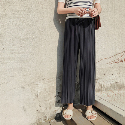 Women's wide-leg pants with pleated design and cropped length