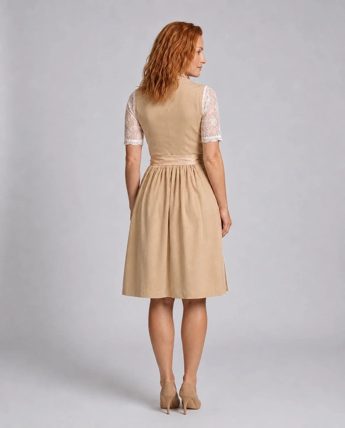 Dirndlkleid mit detailreichem Schnürmieder für Damen