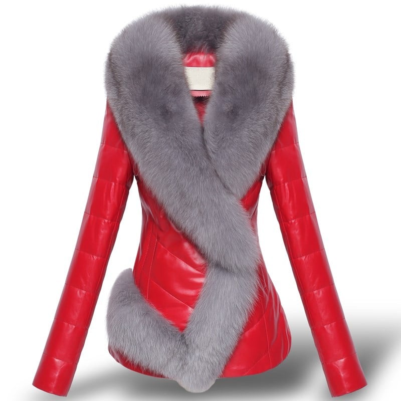 Women's Winter Short Coat with Faux Fur Collar and Button Placket
