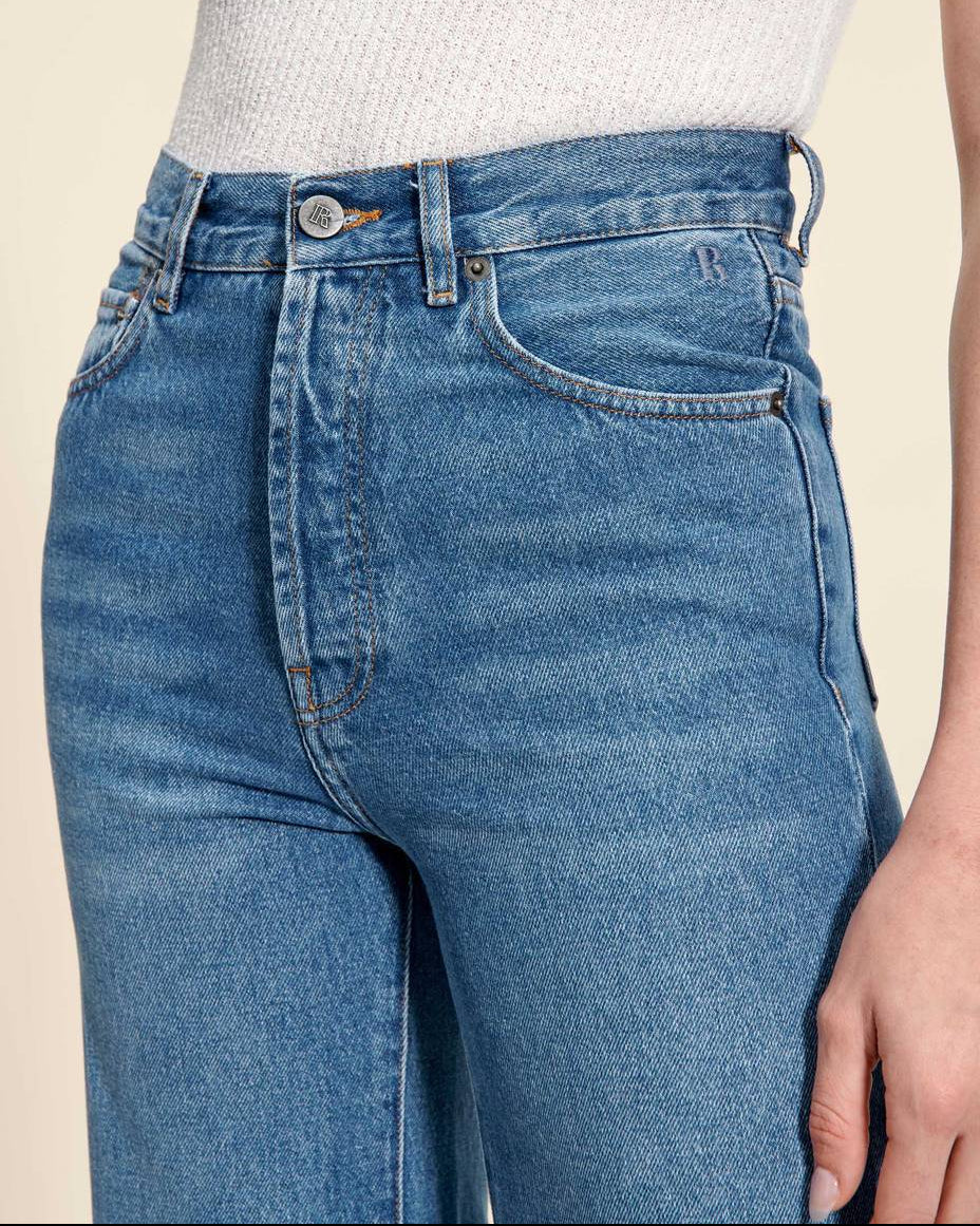 Women's high-waist cropped jeans with straight cut in retro style for spring