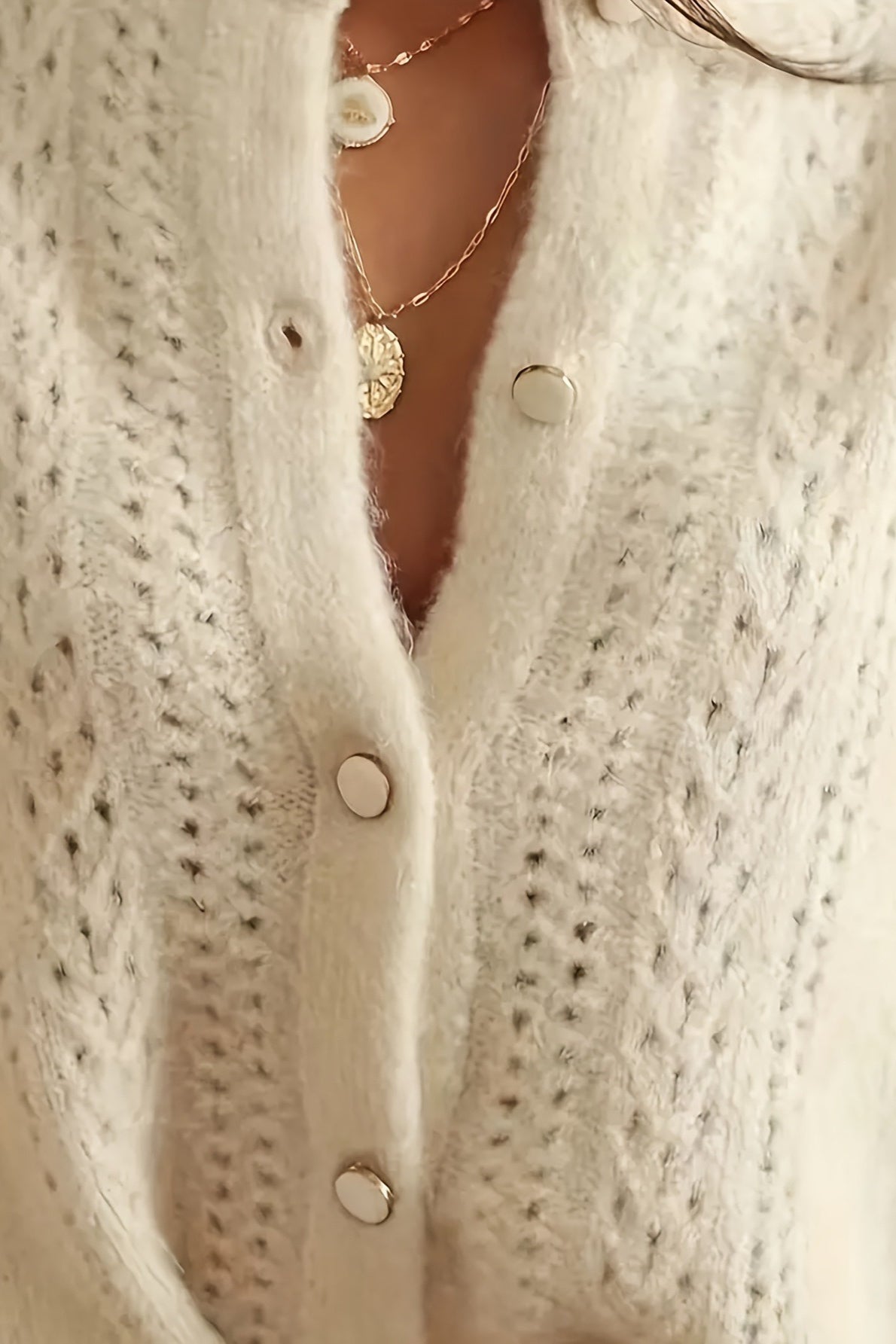 Durchbrochene Strickjacke als vielseitiger Lagenlook für Damen