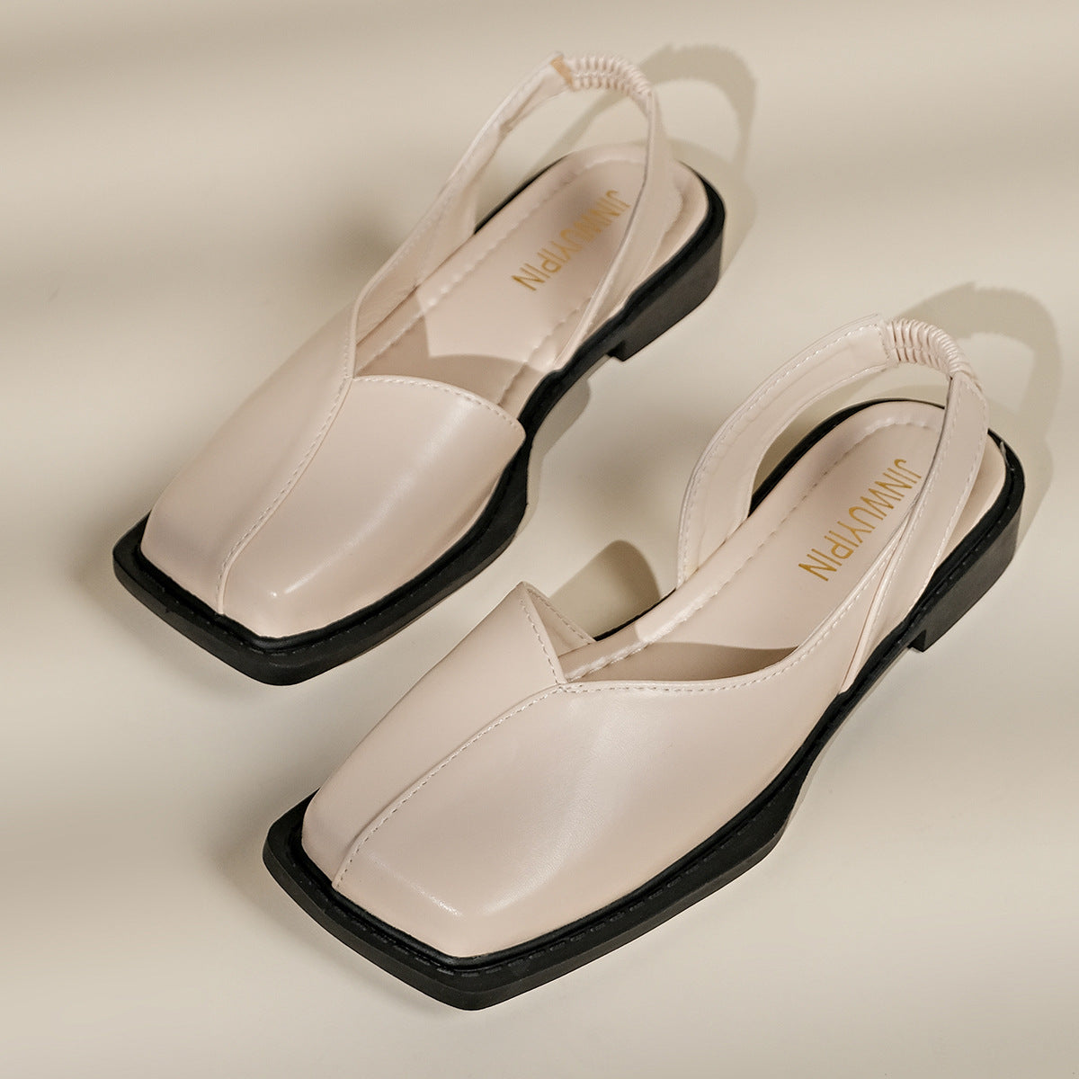 Damen-Sandalen Mit Geschlossener, Eckiger Zehenpartie, Elastischem Riemen Und Flacher Sohle