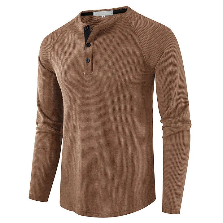 Braunes Herren-Langarmshirt mit Knopfleiste, aus Baumwollmischung. Ideal für Freizeitmode, Herbst- und Winterkleidung. Bequem und stilvoll.
