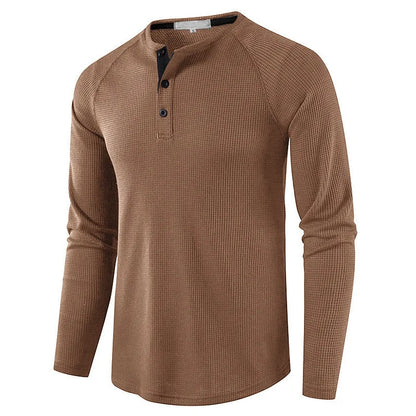 Braunes Herren-Langarmshirt mit Knopfleiste, aus Baumwollmischung. Ideal für Freizeitmode, Herbst- und Winterkleidung. Bequem und stilvoll.