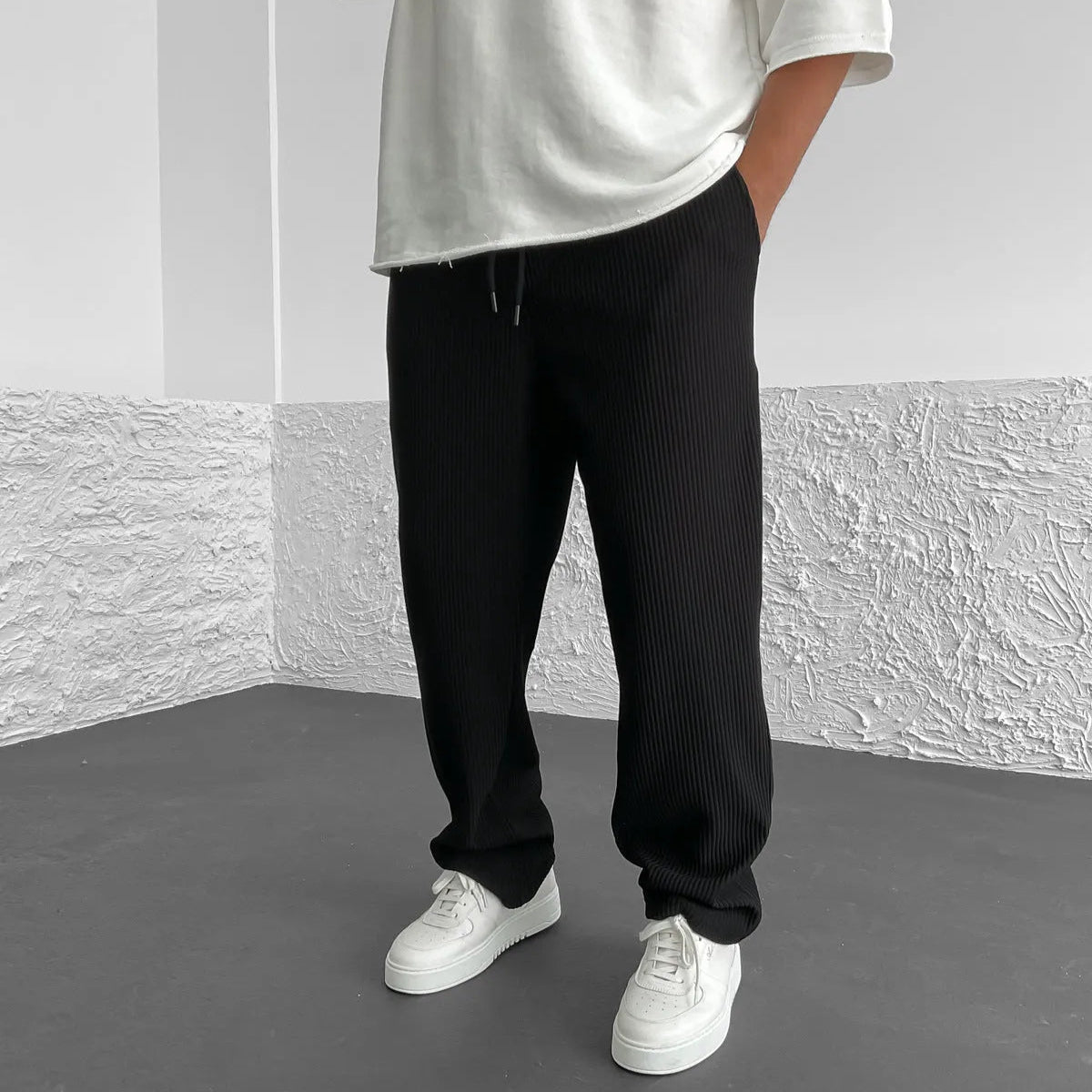 Men's Knitted Trousers in Relaxed Fit with Ribbed Fabric and Adjustable Waistband