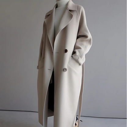 Eleganter beiger Trenchcoat für Damen, modisch und zeitlos, ideal für Herbst und Winter. Hochwertige Verarbeitung, stilvoller Mantel für jeden Anlass.