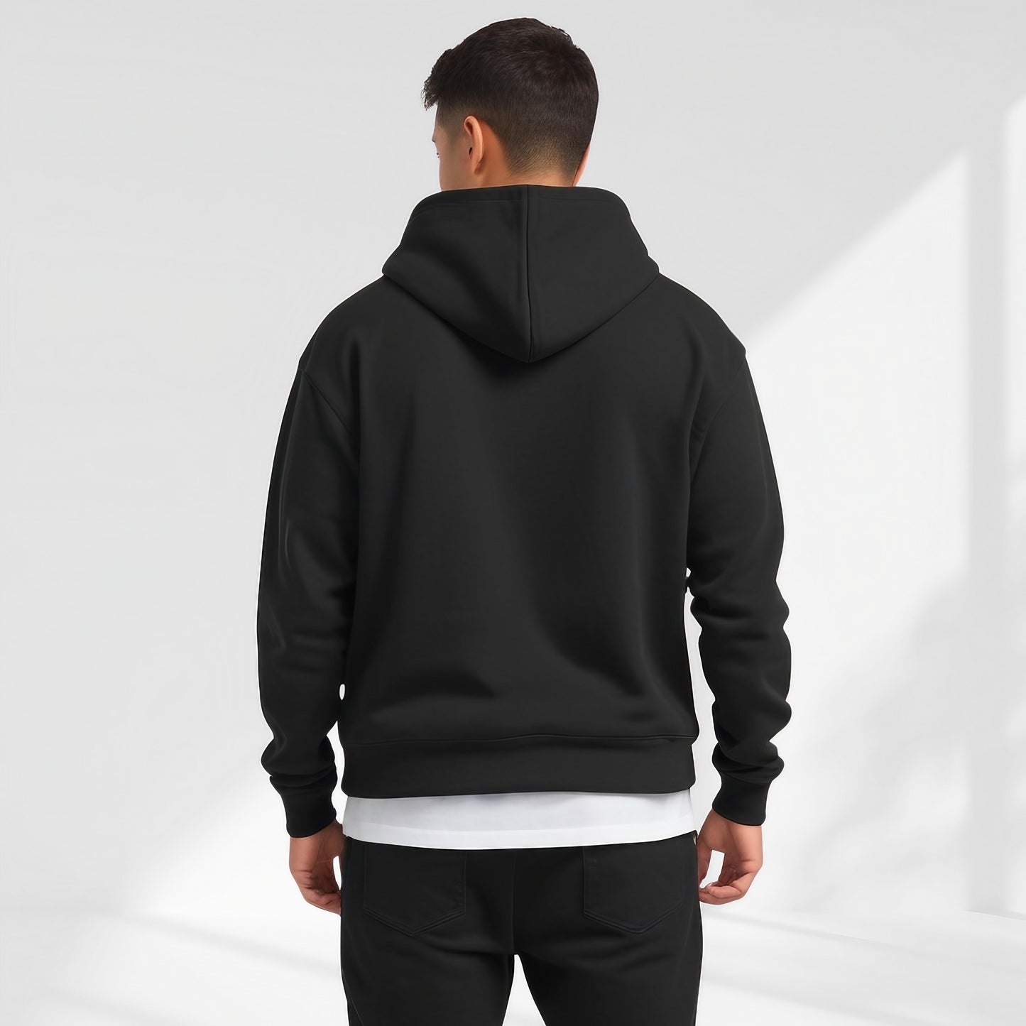 Herren Hoodie im Oversized Fit mit überschnittenen Schultern und Fronttasche
