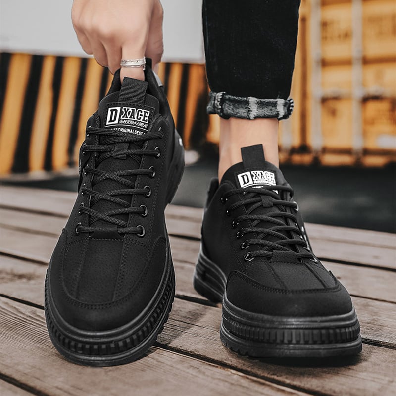Men's lace-up sneakers with rounded toe and flat sole