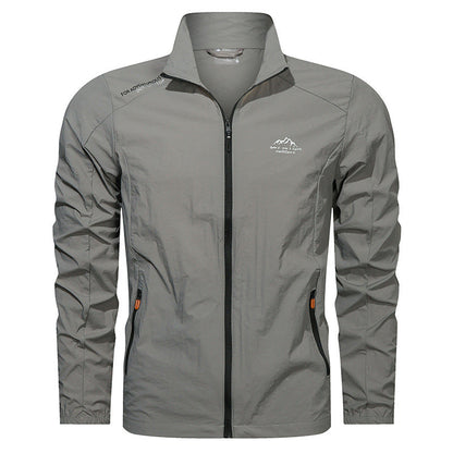 Graue Herren-Windjacke mit Reißverschluss, leicht und wasserabweisend, ideal für Outdoor-Aktivitäten. Sportliche Jacke mit Stehkragen und Taschen.