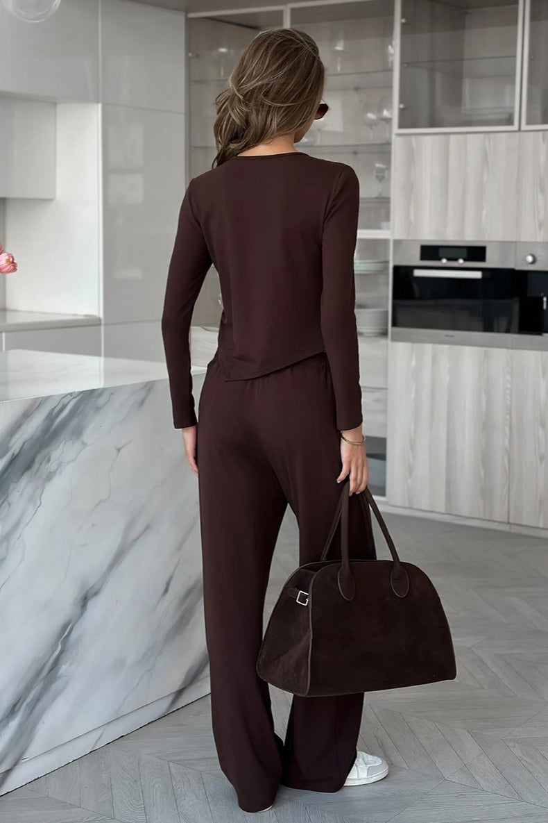Stilvolles Lounge-Outfit mit gerader Hose für Damen