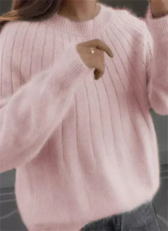 Damenpullover aus rosa Strick, weiches Material, gerippte Struktur, modisches Design, ideal für Herbst- und Wintermode.