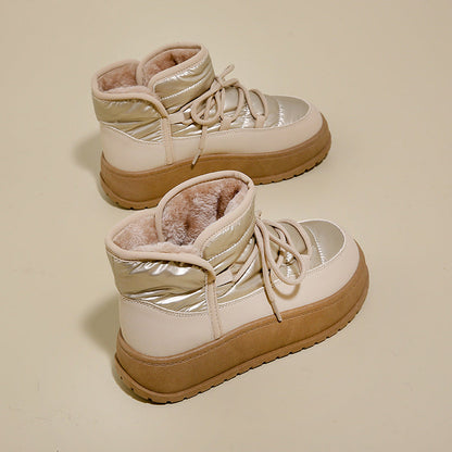 Beige Winterstiefel mit Kunstfellfutter und dicker Sohle, ideal für kaltes Wetter. Modische Damenstiefel, warm und bequem.