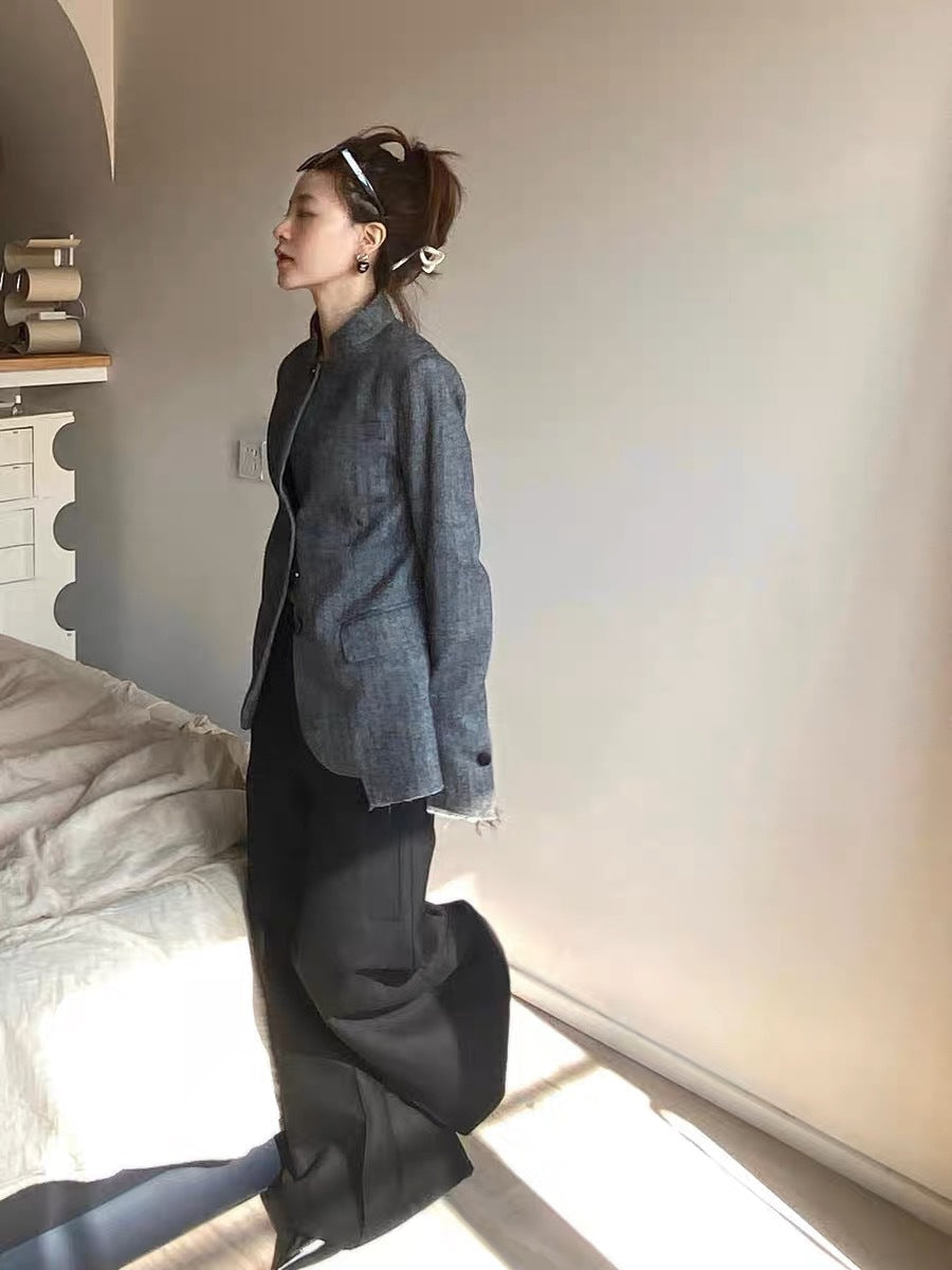 Women's suit pants with low waist, wide leg, and extended fit – Elegant style