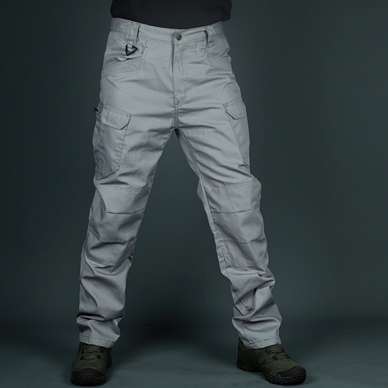 Graue taktische Hose mit mehreren Taschen, robustem Stoff und Outdoor-Design, ideal für Wandern und Abenteuer. Perfekt für Outdoor-Enthusiasten.