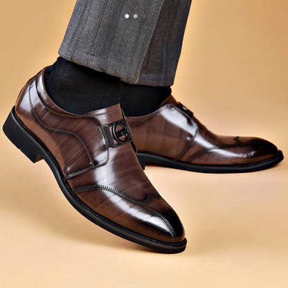 Men's business shoes with low shaft, pointed toe area, and woven design