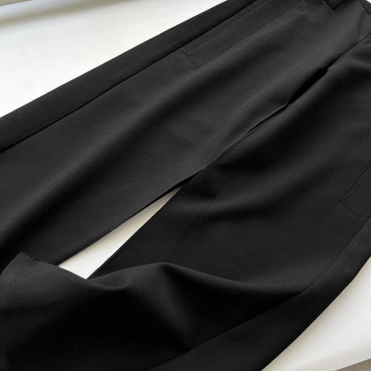 Women's suit pants with low waist, wide leg, and extended fit – Elegant style