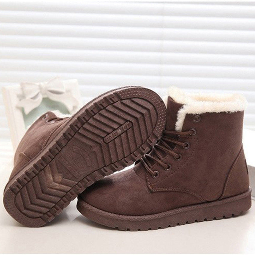 Braune Winterstiefel mit Fellfutter, rutschfeste Sohle, ideal für kaltes Wetter. Modische, warme Damenstiefel für Herbst und Winter.