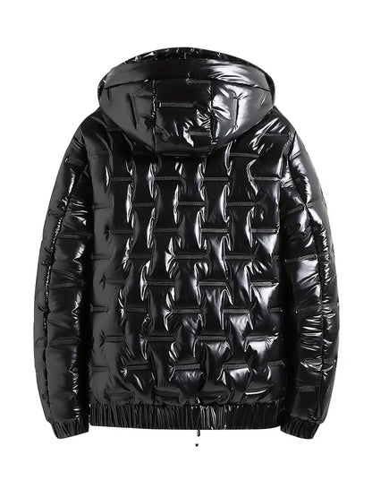 Schwarze glänzende Daunenjacke mit Kapuze, gesteppter Oberfläche und elastischen Bündchen. Winterjacke für Herren, modisch und warm.