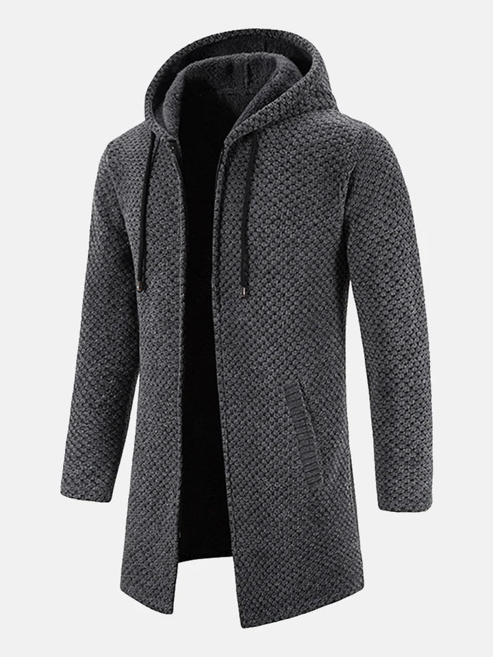 Grauer Strickmantel mit Kapuze, langer Schnitt, modisches Design, Herrenmode, warm und stilvoll, ideal für Herbst und Winter.