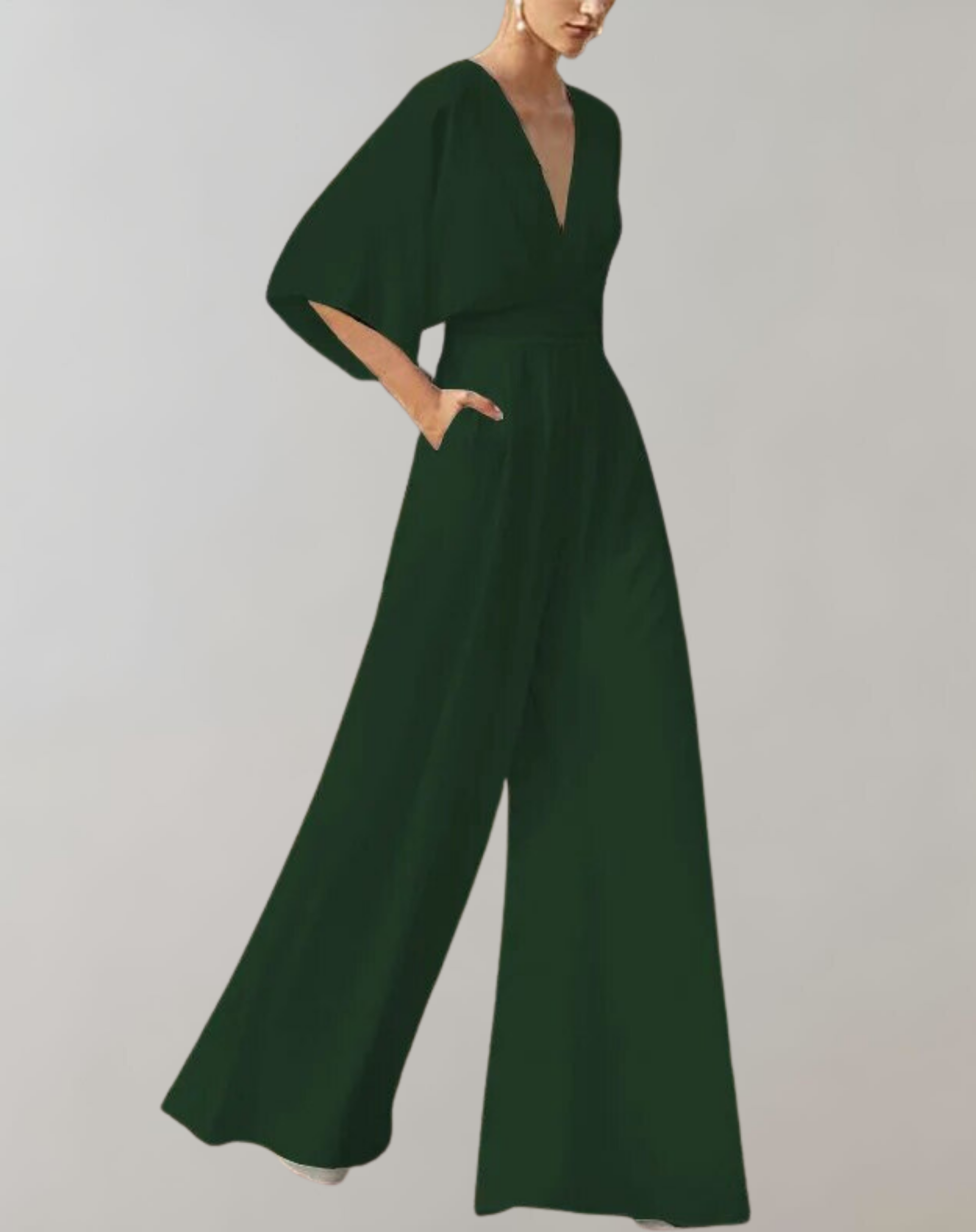 Eleganter schwarzer Jumpsuit mit weitem Bein und tiefem V-Ausschnitt, ideal für Abendmode oder formelle Anlässe. Damenmode, stilvoll, modern.