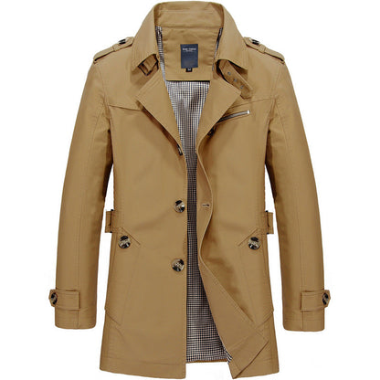 Beige Herren-Trenchcoat mit Gürtel, doppelreihig, klassisches Design, ideal für Herbstmode. Eleganter Mantel für stilvolle Outfits.