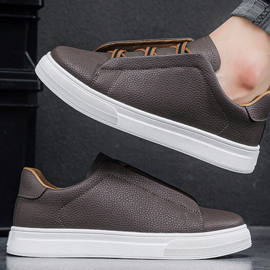 Herren Sneakers Slip-On Mit Schnürdetail Und Robuster Oberfläche