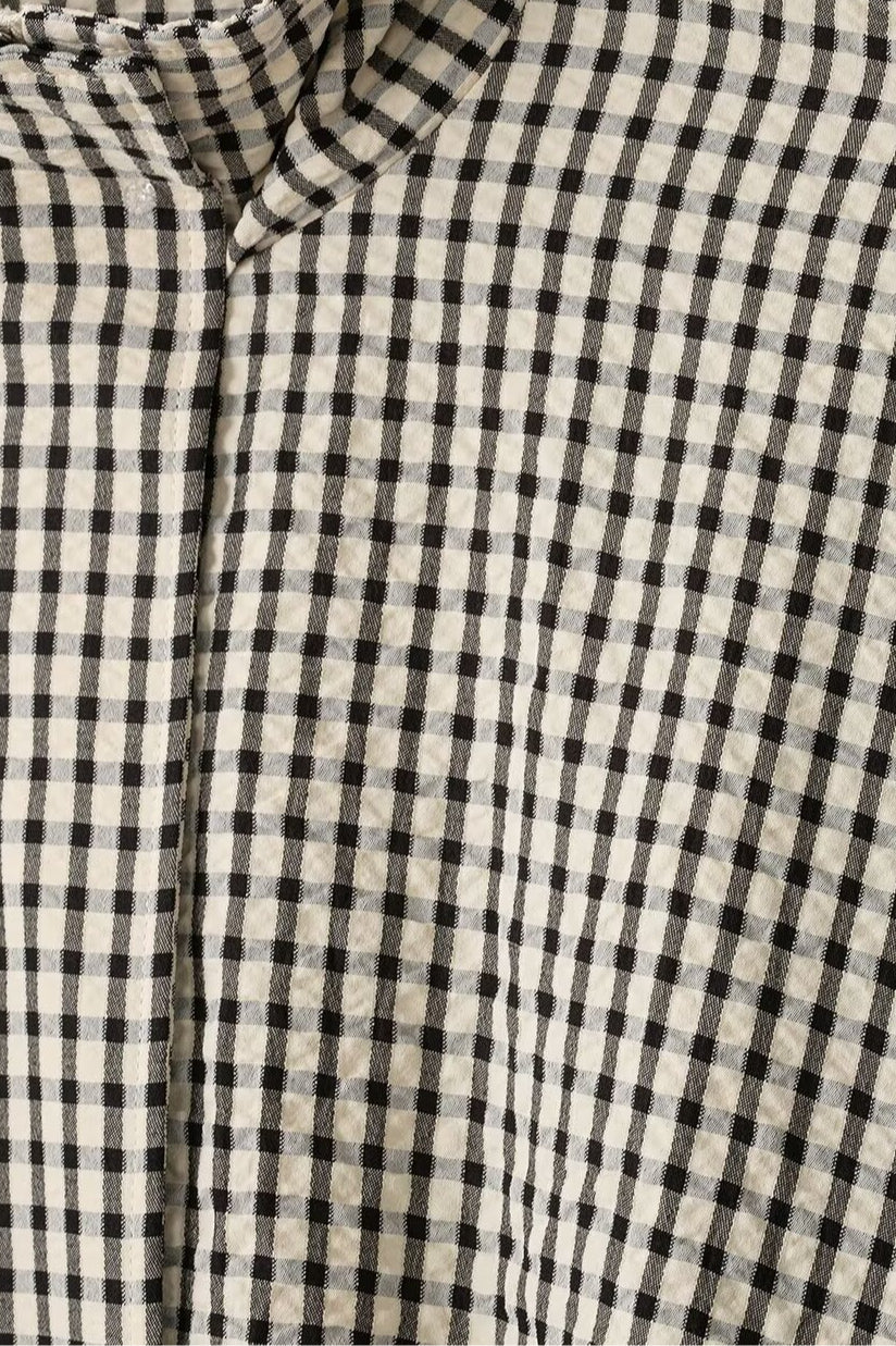 Rückansicht der Cropped Bomberjacke für Damen mit kariertem Muster