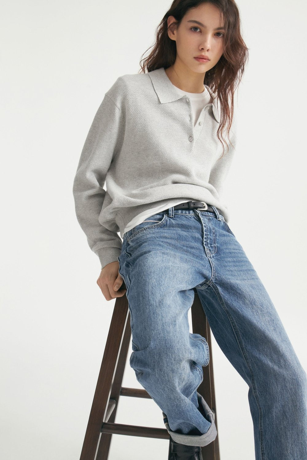 Rückansicht des Herren-Strickpullovers mit Polokragen