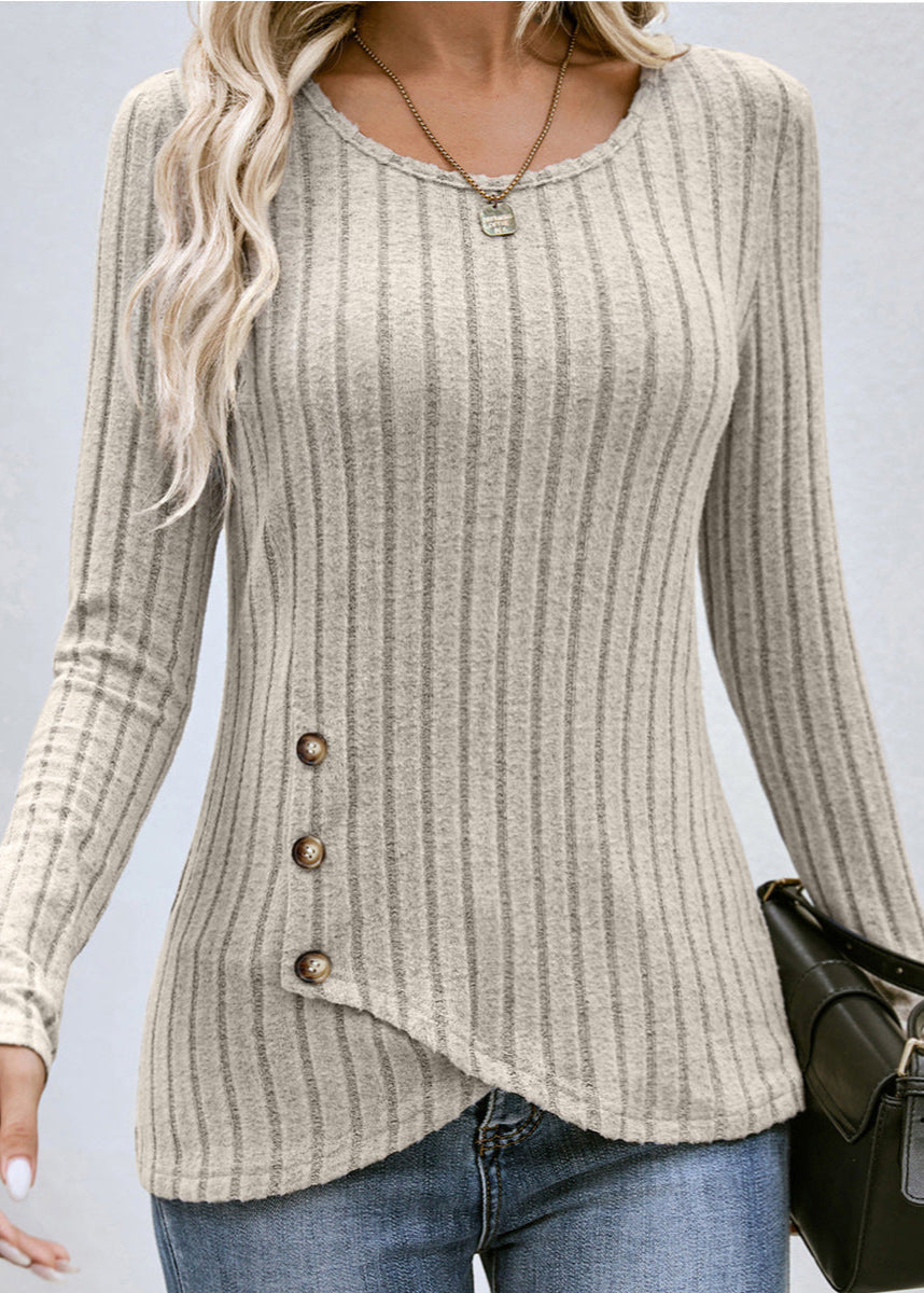 Damenpullover mit Knopfleiste, beige, gerippt, langärmelig. Modischer Strickpullover, ideal für Herbstmode. Eleganter Look mit Jeans kombiniert.