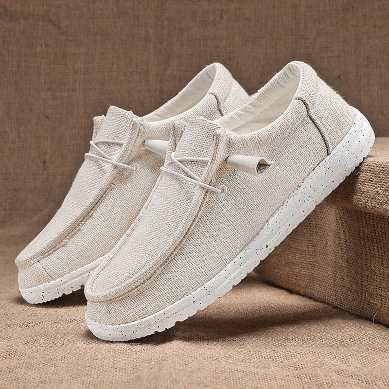 Beige Herren-Sneaker aus Leinen mit weißer Sohle, lässiges Design, ideal für Sommermode. Bequeme Freizeitschuhe für Herren.