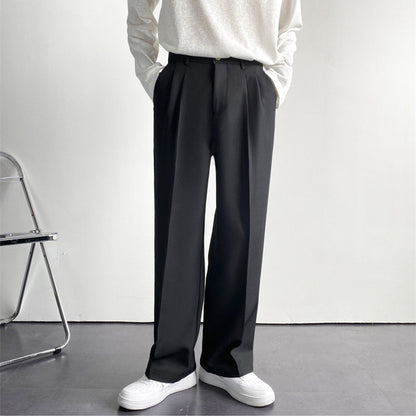 Herren-Stoffhose mit tailliertem Schnitt, Faltenfront und Gürtelschlaufen