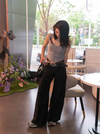 Women's suit pants with low waist, wide leg, and extended fit – Elegant style
