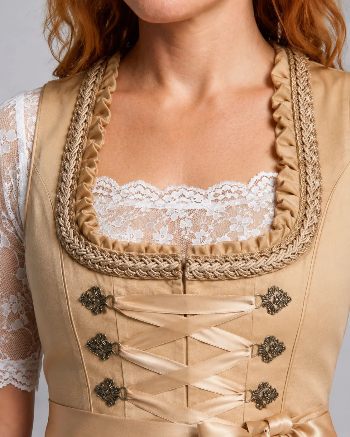 Damen-Dirndlkleid in festlicher Trachtenoptik