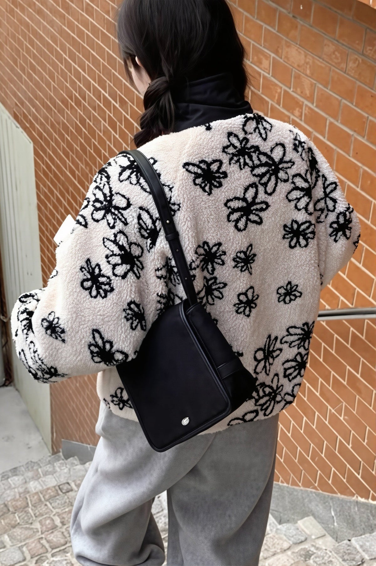Flauschige Sherpa-Fleece-Oberfläche der Blumenmuster-Jacke
