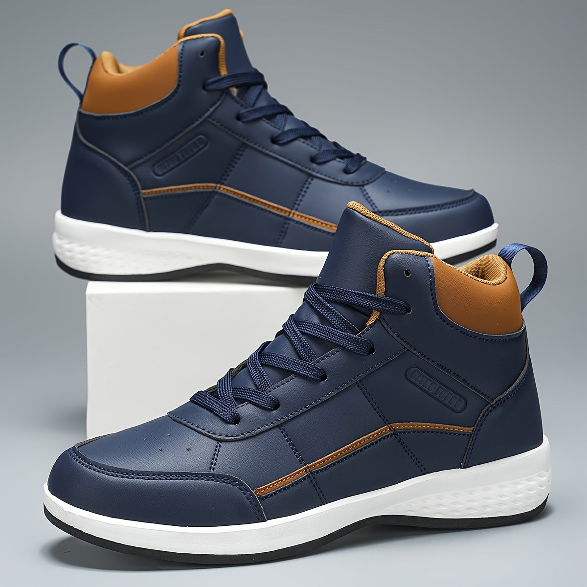 Men's all-season outdoor shoes with high shaft and lacing, non-slip sole