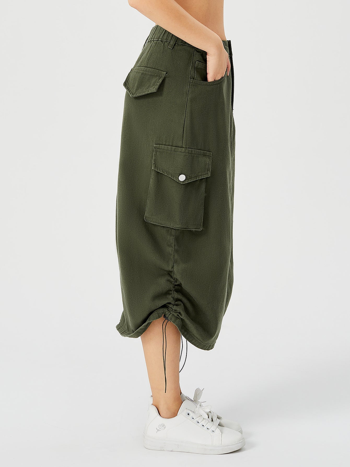 Damen Cargo-Midirock mit hohem Bund, Frontschlitz und mehreren Taschen